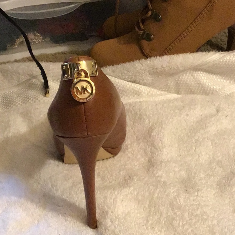Shoes - Picture 3 of 3